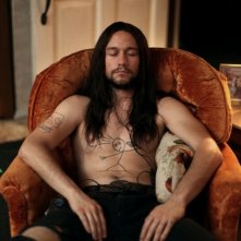 Hesher è stato qui: Joseph Gordon-Levitt riposa gli occhi in una scena del film