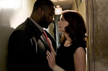 Idris Elba e Ruth Wilson in un sensuale confronto in Luther