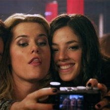 L'ora nera: il gruppetto di amici in vacanza a Mosca alle prese con l'autoscatto in una scena del film