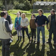 Scarlett Johansson, Matt Damon ed Elle Fanning in una scena de La mia vita è uno zoo insieme a Colin Ford