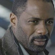 Un primo piano di Idris Elba in Luther