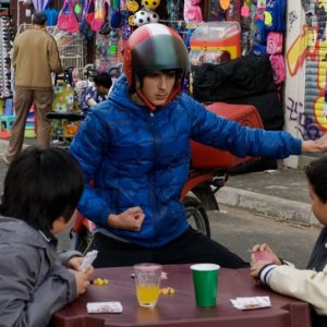 Vincent Lacoste nella commedia De l'huile sur le feu