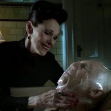 Bag of Bones: William Schallert e Deborah Grover in una scena.