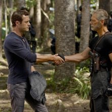 Terra Nova: Jason O'Mara e Stephen Lang in una scena del doppio finale di stagione