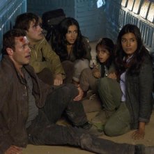 Terra Nova: Jason O'Mara, Landon Liboiron, Naomi Scott, Alana Mansour e Shelley Conn nel doppio finale di stagione