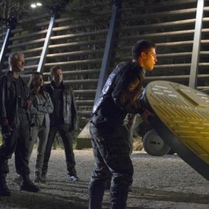 Terra Nova: Jason O'Mara, Shelley Conn, Dean Geyer e Stephen Lang nel doppio finale di stagione