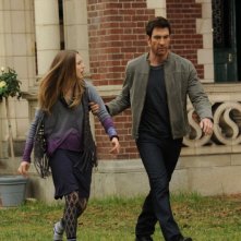 American Horror Story: Dylan McDermott trascina Taissa Farmiga fuori dalla Murder House in Birth, penultimo episodio della prima stagione