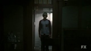 American Horror Story: Evan Peters nell'episodio Birth