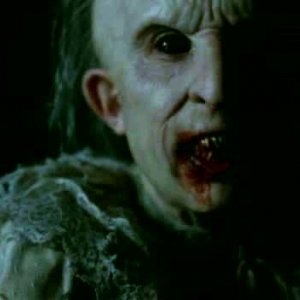 American Horror Story: il 'piccolo' e orrido Thaddeus appare nell'episodio Birth