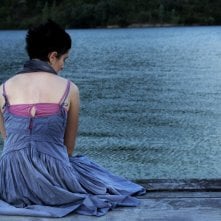 Il sentiero: Zrinka Cvitesic di spalle in una bella immagine del film