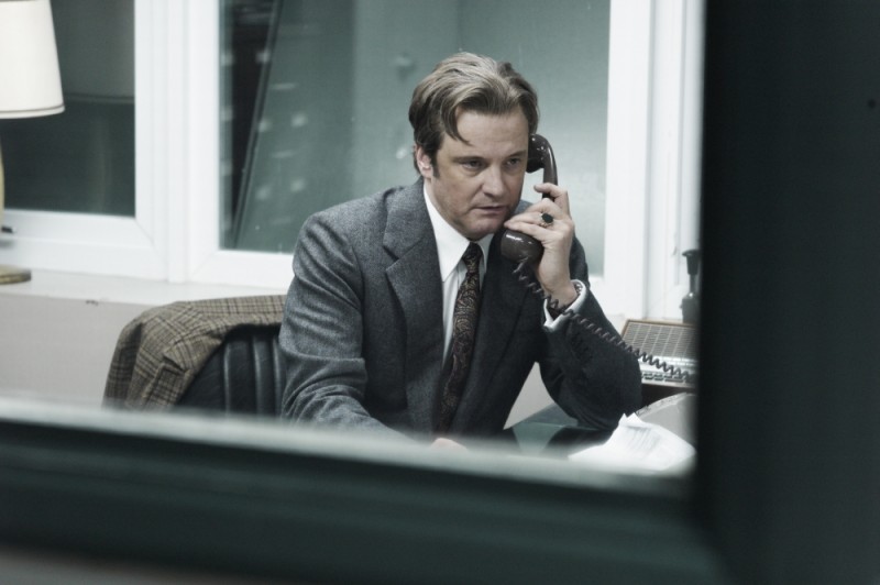 La Talpa Colin Firth Parla Al Telefono In Una Scena Del Film 226487