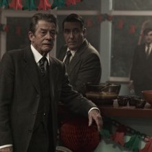 La talpa: John Hurt in una scena del film insieme a Ciarán Hinds