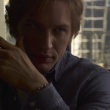 La talpa: un intrigante primo piano di Tom Hardy tratto dal film