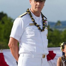 Liam Neeson nei panni dell'ammiraglio Shane in una scena di Battleship