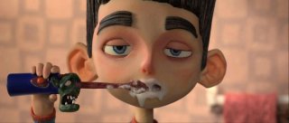 ParaNorman: Norman si lava i denti col suo spettrale spazzolino in una scena del film