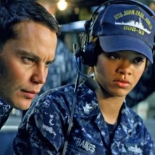 Rihanna Insieme A Taylor Kitsch In Una Scena Di Battleship 226357