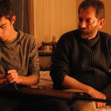 Tristan Halilaj e Refet Abazi in una scena del dramma La faida