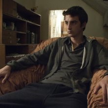 Tristan Halilaj in una scena tratta dal dramma La faida