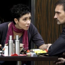 Zrinka Cvitesic in una scena del film Il sentiero con Leon Lucev