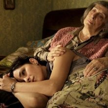 Zrinka Cvitesic in una scena del film Il sentiero insieme a Marija Kohn