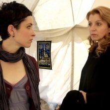 Zrinka Cvitesic in una scena del film Il sentiero insieme a Mirjana Karanovic