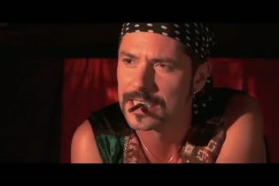 Trailer - L'orpheline avec en plus un bras en moins