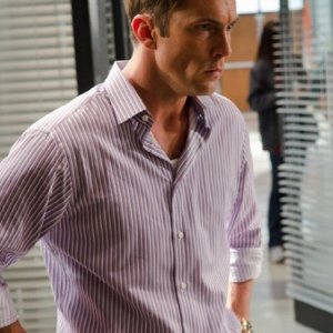 Desmond Harrington in una scena dell'episodio This is the Way the World Ends