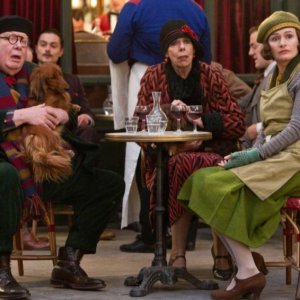 Hugo Cabret 3D: Emily Mortimer in una scena del film insieme a Richard Griffiths e Frances de la Tour