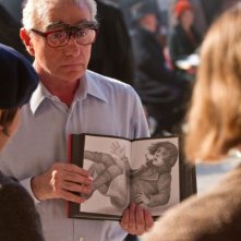 Martin Scorsese Illustra Una Scena Ad Asa Butterfield E Chloe Moretz Sul Set Di Hugo Cabret 3D 226702