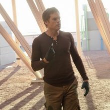 Michael C. Hall in una scena dell'episodio This is the Way the World Ends si prepara allo scontro finale