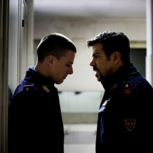 Pierfrancesco Favino in una scena del film drammatico A.C.A.B. insieme a Domenico Diele