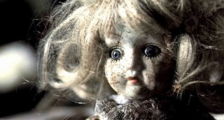 Un'inquietante immagine tratta dal film The Woman in Black
