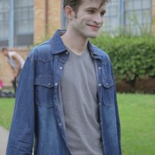 Eric Callero è Edward in una scena di Succhiami, la parodia di Twilight