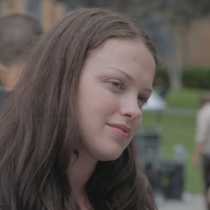 Heather Ann Davis nei panni di Bella in un bel primo piano tratto da Succhiami