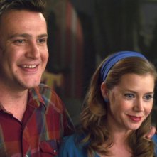 I Muppet: Jason Segel e Amy Adams sorridono in una scena del film