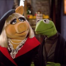I Muppet: Miss Piggy insieme a Kermit in un'immagine tratta dal film