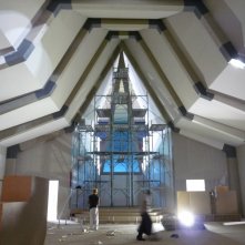 Il Villaggio di Cartone costruzione scenografia chiesa progettata da Giuseppe Pirrotta.