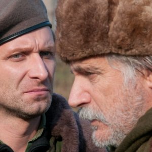 In the Land of Blood and Honey: Rade Serbedzija e Goran Kostic in una scena del film