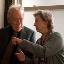 Max von Sydow in una scena di Molto forte, incredibilmente vicino insieme a Zoe Caldwell