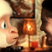 Copito de Nieve, una scena del film dedicato al gorilla albino dello zoo di Barcellona