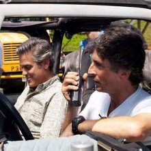 George Clooney in auto con Alexander Payne sul set di Paradiso amaro