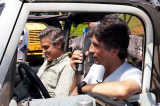 George Clooney in auto con Alexander Payne sul set di Paradiso amaro