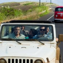 Paradiso amaro: George Clooney con la famiglia in macchina in giro per le Hawaii