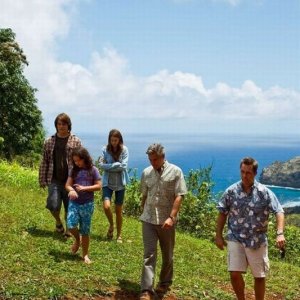 Paradiso amaro: George Clooney insieme a Tom McTigue, Shailene Woodley, Nick Krause e Amara Miller in una scena del film