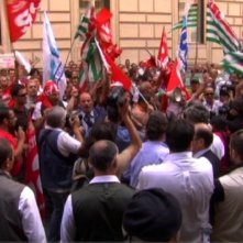 Tutti giù per aria: una scena tratta dal documentario sul tracollo dell'Alitalia