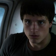 Viaggio nell'isola misteriosa: Josh Hutcherson con lo sguardo preoccupato in una scena del film