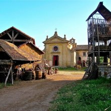 Serie TV La Figlia di Elisa Ritorno a Rivombrosa - scenografia del borgo realizzata da Giuseppe Pirrotta