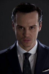 Andrew Scott in un bel primo piano promozionale per Sherlock