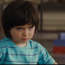 Il piccolo Rock Duer in una scena di E ora parliamo di Kevin