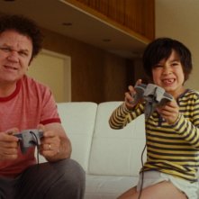 John C. Reilly insieme al piccolo Jasper Newell nel dramma E ora parliamo di Kevin